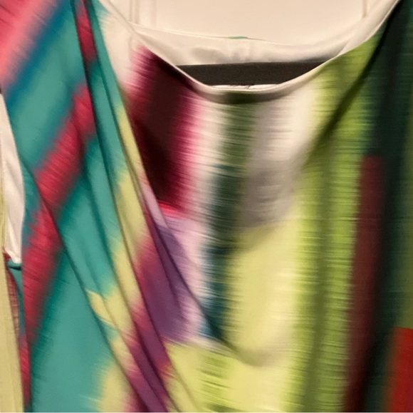 Susie Chin in 4P colorful stretchy midi dress. - Picture 2 of 3